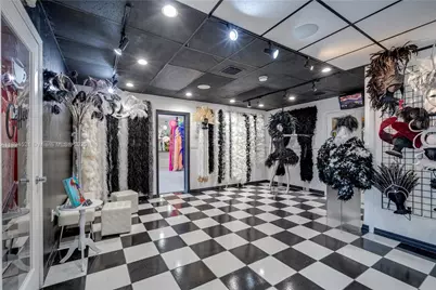 1121 NW 29th St, Miami, FL 33127 - Photo 11