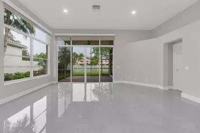 2553 Bay Pointe Dr, Weston, FL 33327 - Photo 23
