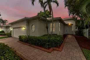 2553 Bay Pointe Dr, Weston, FL 33327 - Photo 3