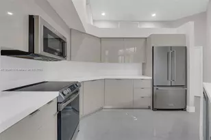 2553 Bay Pointe Dr, Weston, FL 33327 - Photo 1