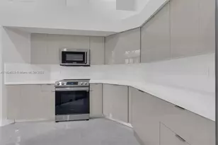 2553 Bay Pointe Dr, Weston, FL 33327 - Photo 9