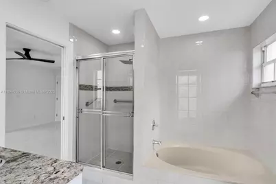 14820 NW 87th Ct, Miami Lakes, FL 33018 - Photo 23