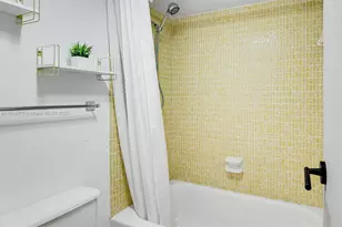 100 Bayview Dr, Sunny Isles Beach, FL 33160 - Photo 23