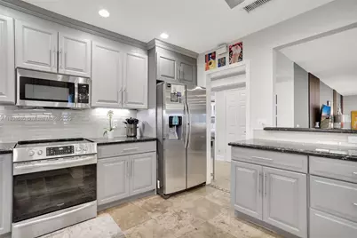 1128 W Cypress Dr #V-15, Pompano Beach, FL 33069 - Photo 11