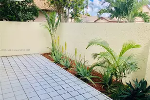 1010 SW 99th Ave, Pembroke Pines, FL 33025 - Photo 3