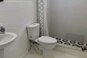 1010 SW 99th Ave, Pembroke Pines, FL 33025 - Photo 13