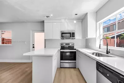 191 NW 85th Pl, Miami, FL 33126 - Photo 9