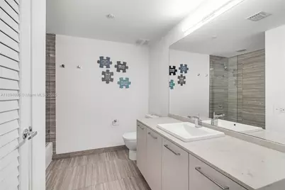 1010 Brickell Ave #1607, Miami, FL 33131 - Photo 17