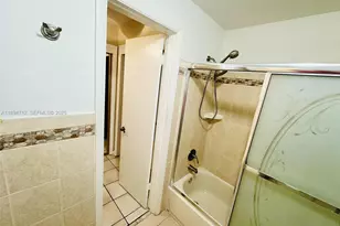 330 SE 2nd St, Hallandale Beach, FL 33009 - Photo 17