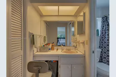 4233 NW 38th Ave, Lauderdale Lakes, FL 33309 - Photo 17