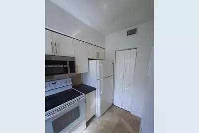 438 NW 84th Ter #438, Miami, FL 33150 - Photo 9