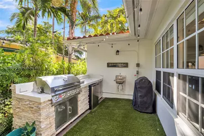 817 Venetia Ave, Coral Gables, FL 33134 - Photo 17