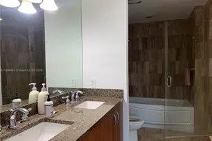 300 S Biscayne Blvd, Miami, FL 33131 - Photo 9