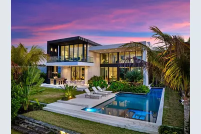 478 Tamarind Dr, Hallandale Beach, FL 33009 - Photo 1