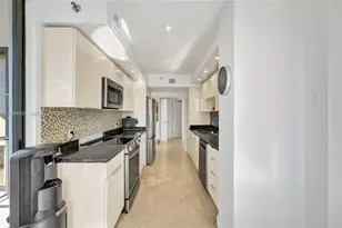1000 E Island Blvd, Aventura, FL 33160 - Photo 13
