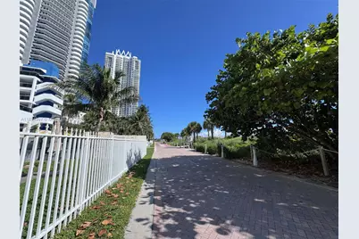 6061 Collins Ave #10C, Miami Beach, FL 33140 - Photo 11