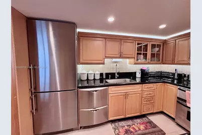 6061 Collins Ave #10C, Miami Beach, FL 33140 - Photo 3