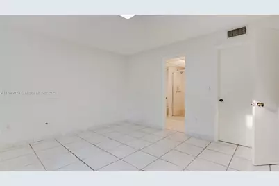 10000 NW 80th Ct #2214, Hialeah Gardens, FL 33016 - Photo 11