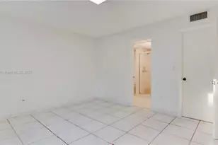 10000 NW 80th Ct, Hialeah Gardens, FL 33016 - Photo 11