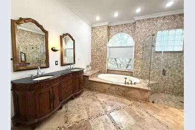 2547 Montclaire Cir #2547, Weston, FL 33327 - Photo 9