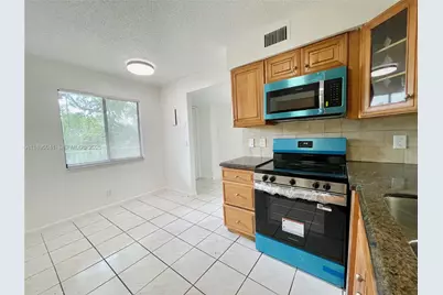 2209 S Cypress Bend Dr #407, Pompano Beach, FL 33069 - Photo 5
