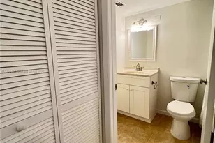 340 Pine Ridge Cir, Greenacres, FL 33463 - Photo 17