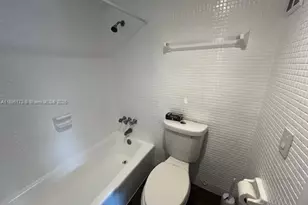 677 SW 9th Ave, Miami, FL 33130 - Photo 17