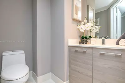 1300 S Miami Ave #2109, Miami, FL 33131 - Photo 5