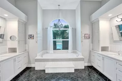 2715 Edgewater Ct, Weston, FL 33332 - Photo 27