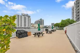 800 Parkview Dr, Hallandale Beach, FL 33009 - Photo 43