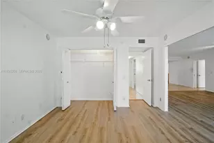 3850 Oaks Clubhouse Dr, Pompano Beach, FL 33069 - Photo 21