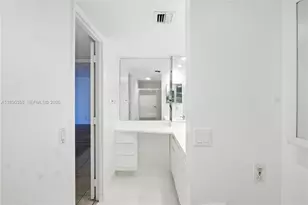 3850 Oaks Clubhouse Dr, Pompano Beach, FL 33069 - Photo 13