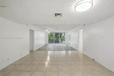 3850 Oaks Clubhouse Dr #307, Pompano Beach, FL 33069 - Photo 5