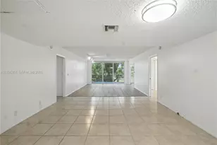 3850 Oaks Clubhouse Dr, Pompano Beach, FL 33069 - Photo 5