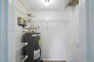 3850 Oaks Clubhouse Dr, Pompano Beach, FL 33069 - Photo 25