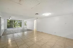 3850 Oaks Clubhouse Dr, Pompano Beach, FL 33069 - Photo 29