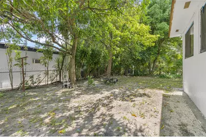 12037 NW 8th Ave, North Miami, FL 33168 - Photo 15