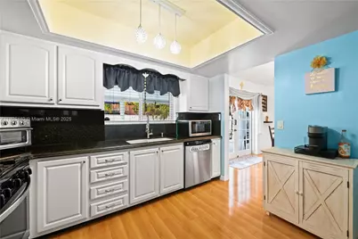 11741 NW 43rd Pl, Sunrise, FL 33323 - Photo 13