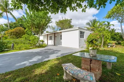 1585 NE 139th St, North Miami, FL 33161 - Photo 3