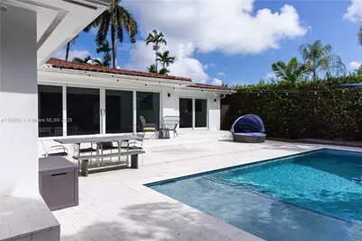 1080 NE 104th St, Miami Shores, FL 33138 - Photo 17