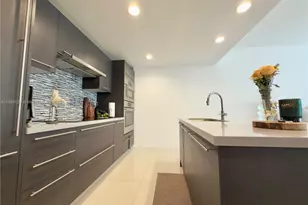 7875 NW 107th Ave, Doral, FL 33178 - Photo 13