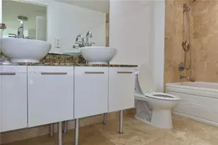 41 SE 5th St, Miami, FL 33131 - Photo 9