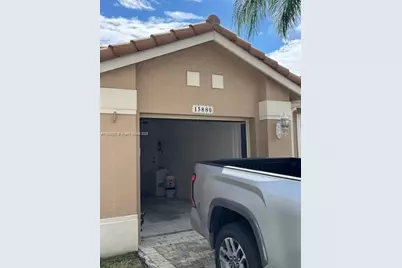 15880 SW 12th St #house, Pembroke Pines, FL 33027 - Photo 3