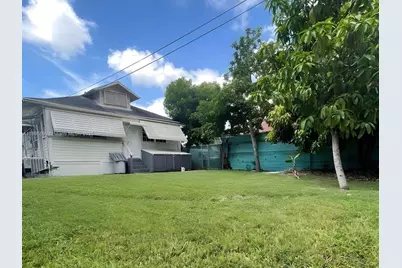 1759 NW 18th Ter, Miami, FL 33125 - Photo 5