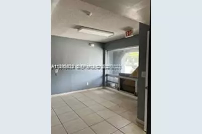 400 NE 44th St, Oakland Park, FL 33334 - Photo 3