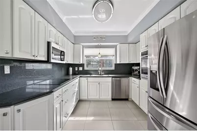 801 Holly Ln, Plantation, FL 33317 - Photo 11