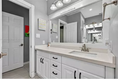 801 Holly Ln, Plantation, FL 33317 - Photo 23