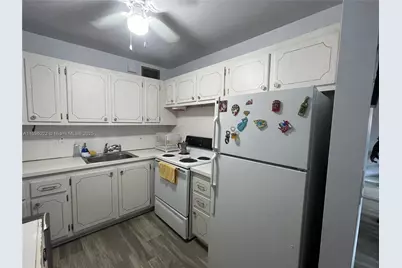 279 Markham M #M, Deerfield Beach, FL 33442 - Photo 3