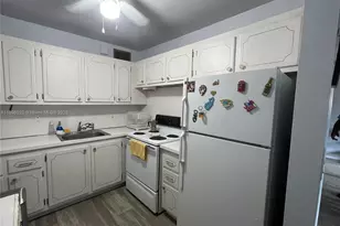 279 Markham M, Deerfield Beach, FL 33442 - Photo 3