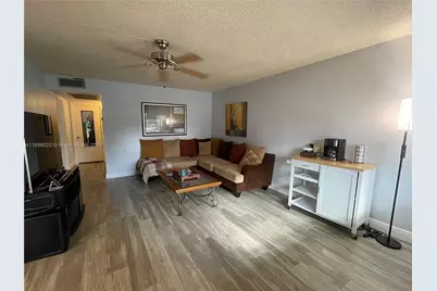 279 Markham M #M, Deerfield Beach, FL 33442 - Photo 7